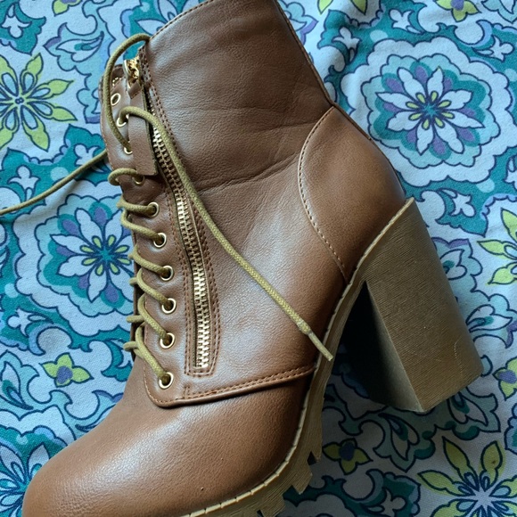 Women boots - Picture 3 of 3